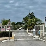 Plage: Atypique Bord De Méditerranée *