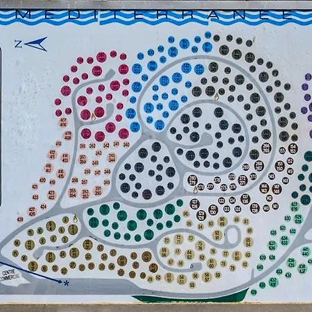 Plage: Atypique Bord De Mediterranee *
